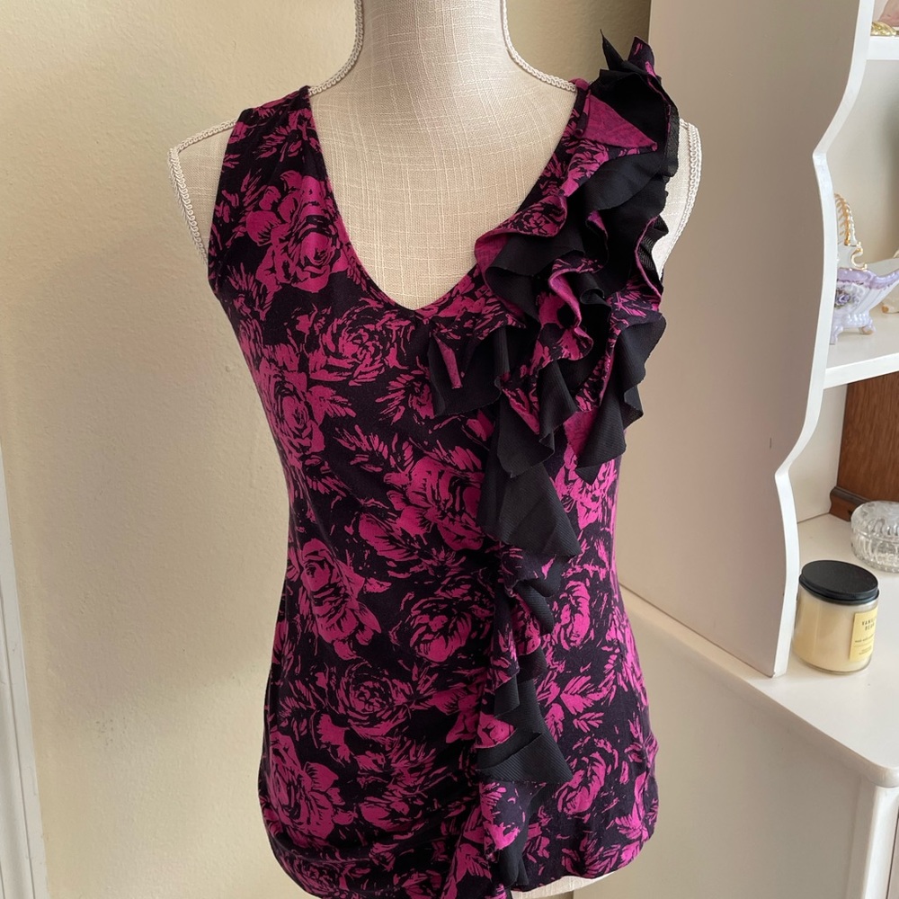 🔻$10 Elle Pink & Black Top